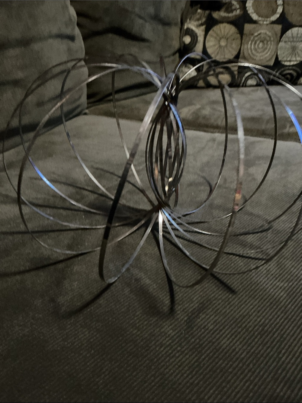 3D Kinetic Spring Interactive Toy - Silver - Picture 6 of 6